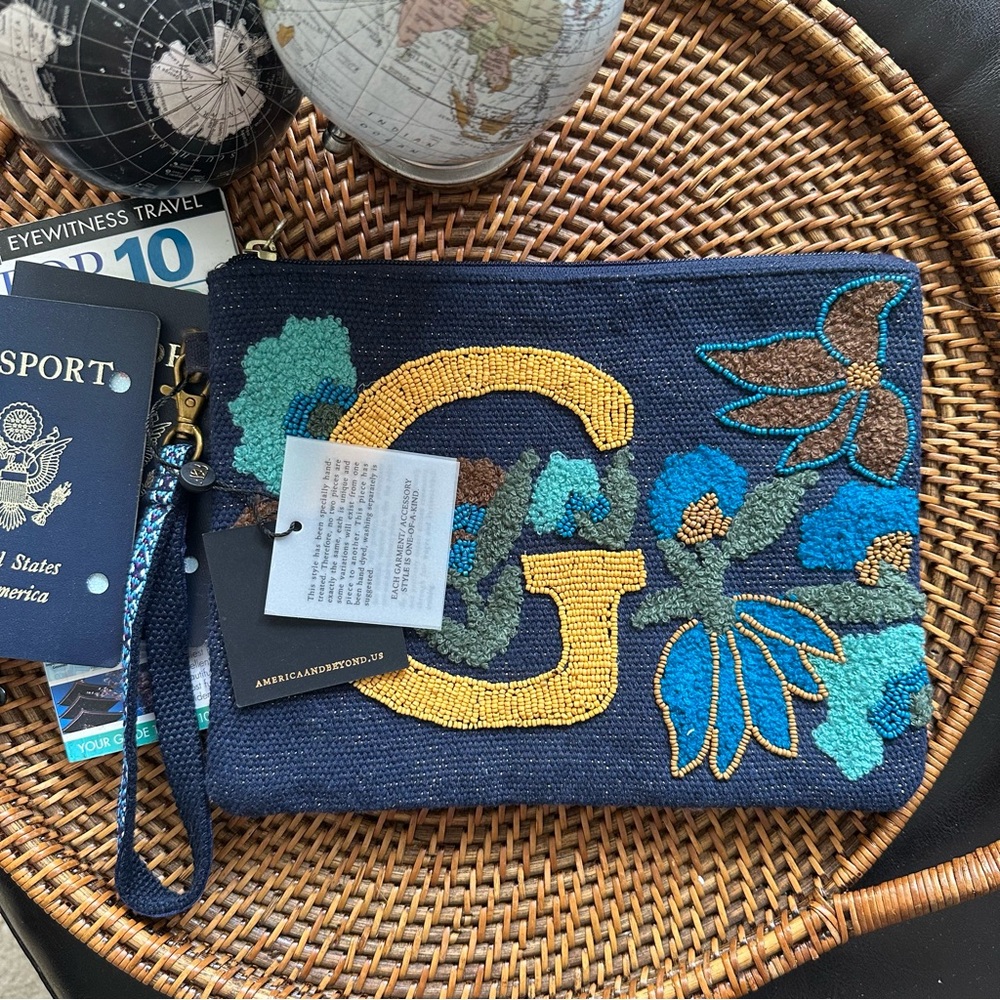 America & Beyond Blue Yellow Personalized “G” Monogram Beaded Wrislet New Tags